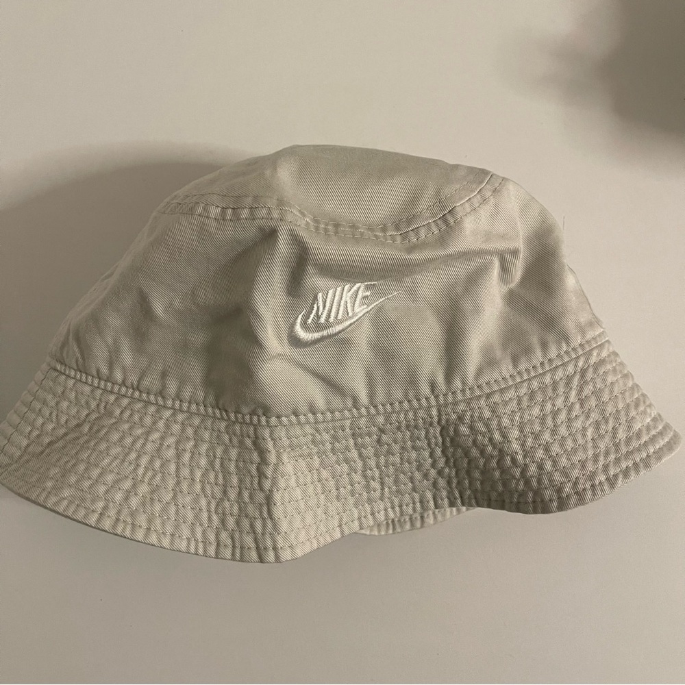 Nike NWOT Unisex Cream Bucket Hat